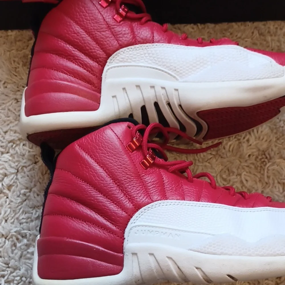 EUC Air Jordan 12 Retro Size 8 Red / White - Picture 10 of 16